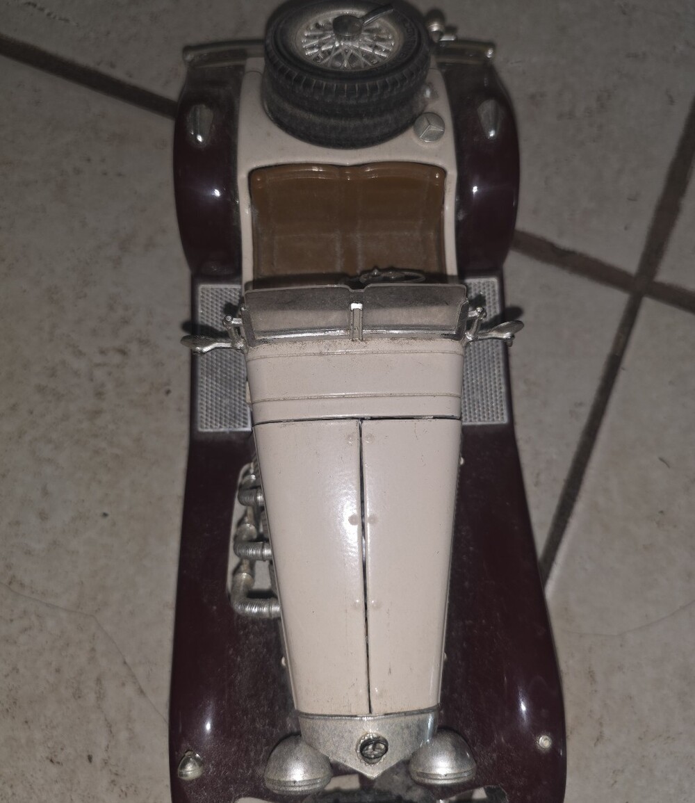 Bburago 1928 Mercedes Benz Model Scale 1/18 Diecast Car